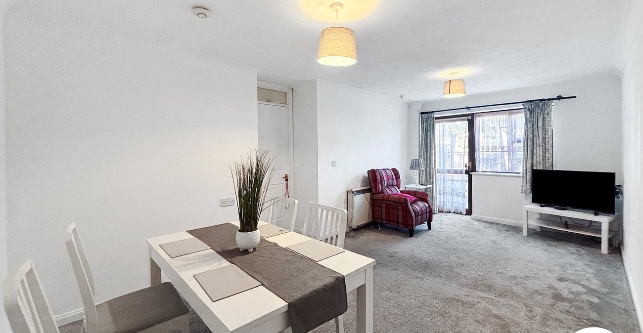 2 bedroom property to rent in Belvedere | Robinson Jackson