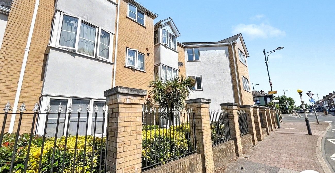 2 bedroom property to rent in Northumberland Heath | Robinson Jackson