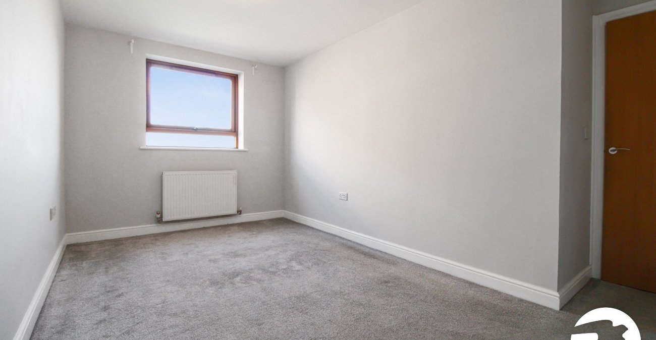 2 bedroom property to rent in Greenhithe | Robinson Michael & Jackson