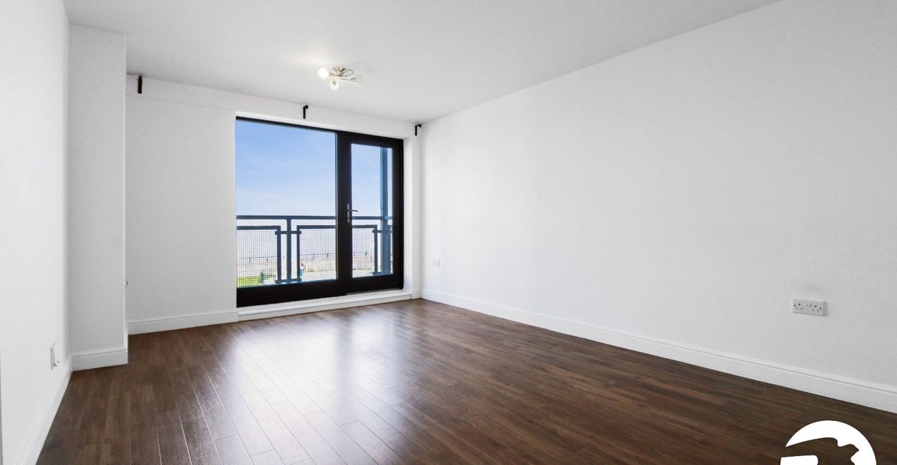 2 bedroom property to rent in Greenhithe | Robinson Michael & Jackson