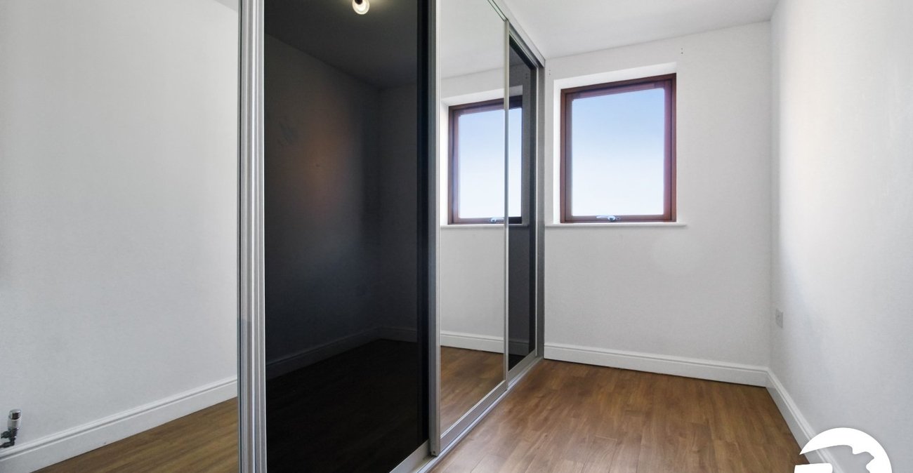 2 bedroom property to rent in Greenhithe | Robinson Michael & Jackson