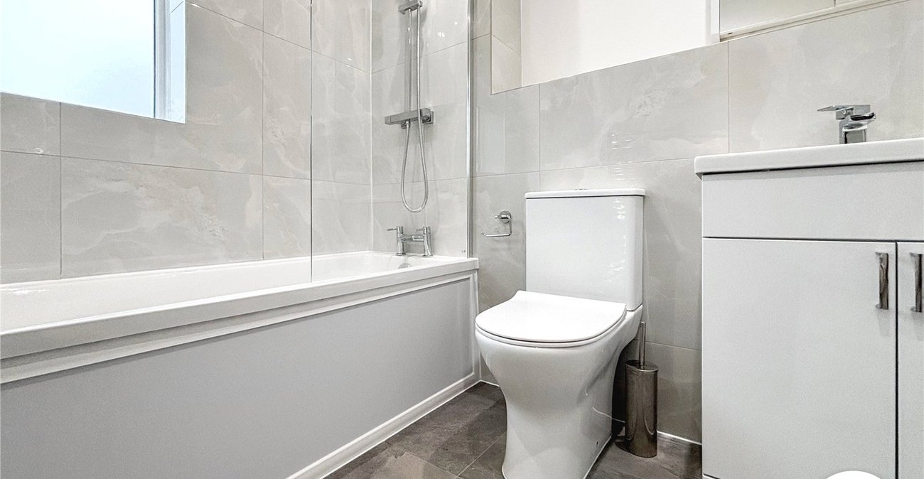 2 bedroom house to rent in London | Robinson Jackson