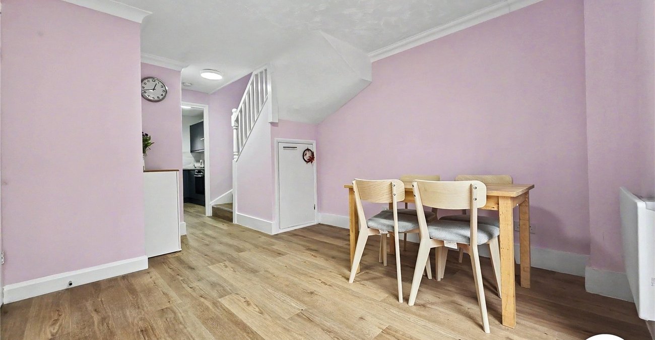 3 bedroom house to rent in London | Robinson Jackson