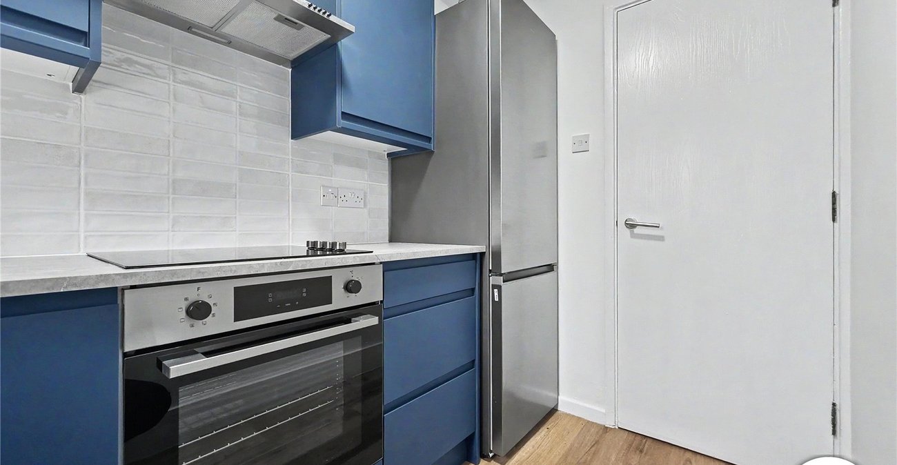 3 bedroom house to rent in London | Robinson Jackson