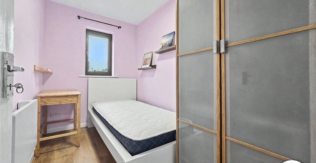 3 bedroom house to rent in London | Robinson Jackson