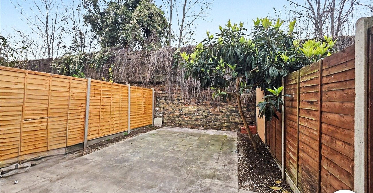 3 bedroom house to rent in London | Robinson Jackson