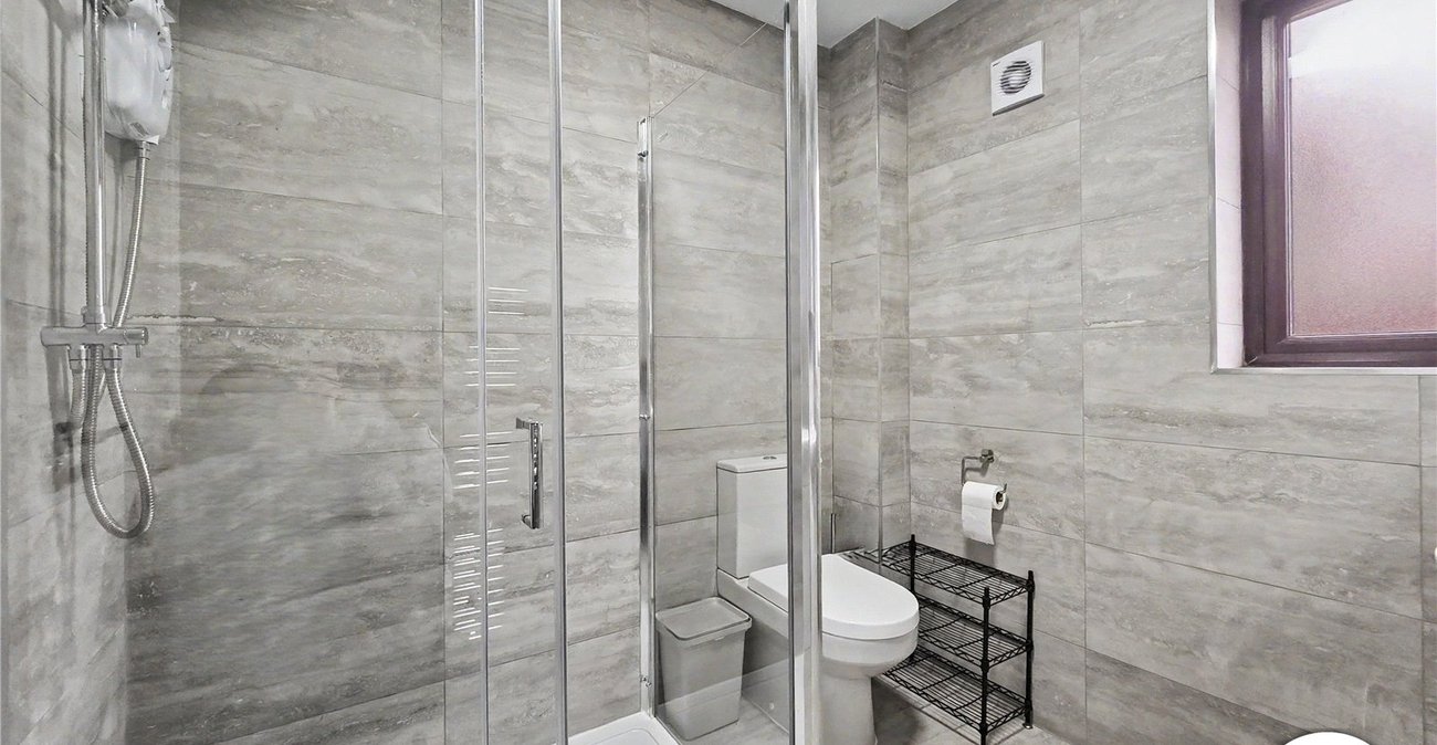 3 bedroom house to rent in London | Robinson Jackson