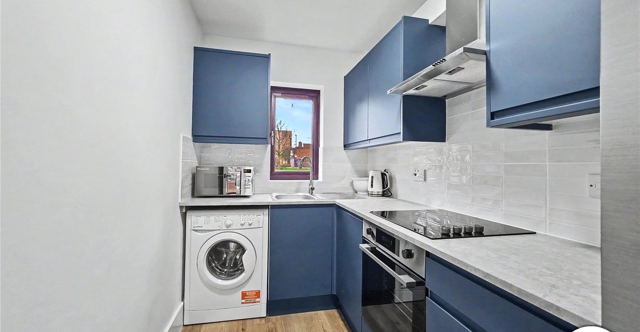 3 bedroom house to rent in London | Robinson Jackson