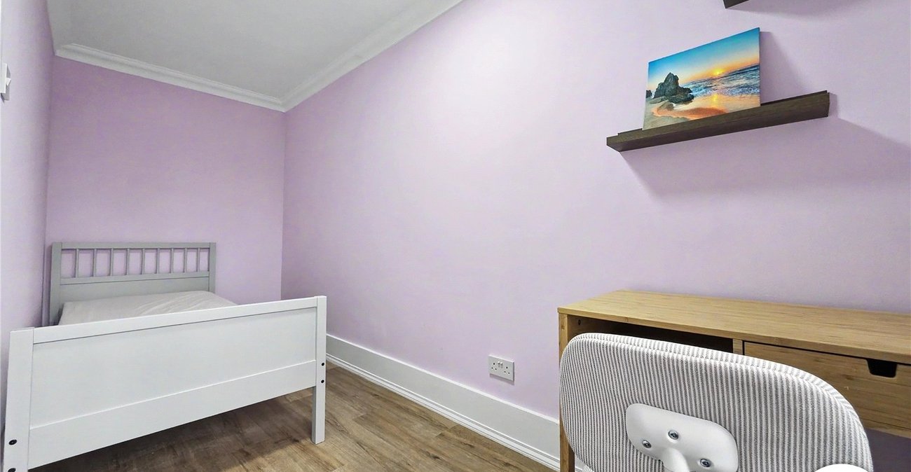 3 bedroom house to rent in London | Robinson Jackson