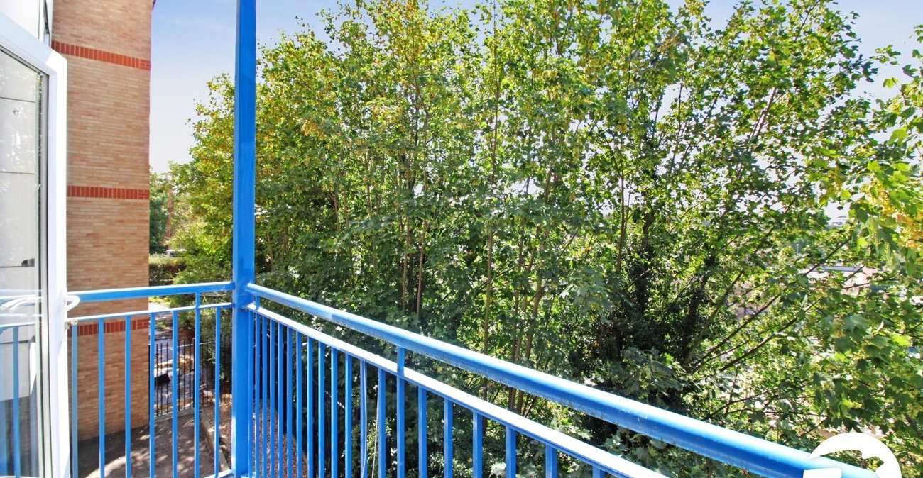 1 bedroom property to rent in Stuart Road | Robinson Michael & Jackson