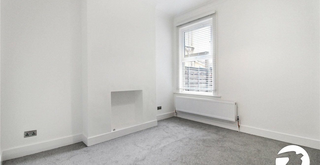 3 bedroom house to rent in London | Robinson Jackson