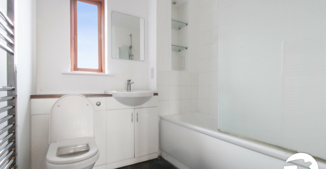 3 bedroom house to rent in Gravesend | Robinson Michael & Jackson