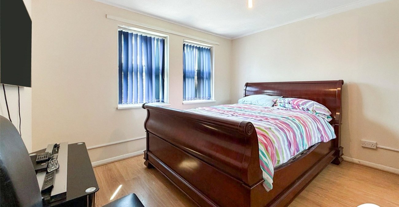 3 bedroom property to rent in London | 