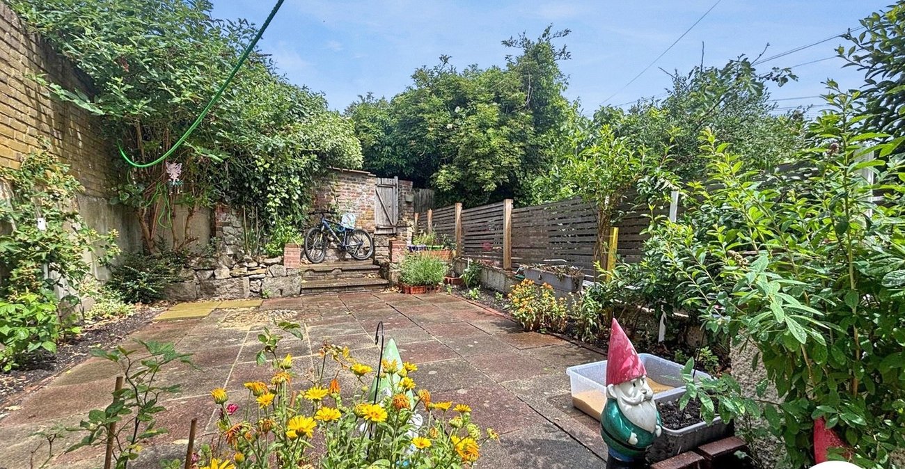 2 bedroom house to rent in Maidstone | Robinson Michael & Jackson