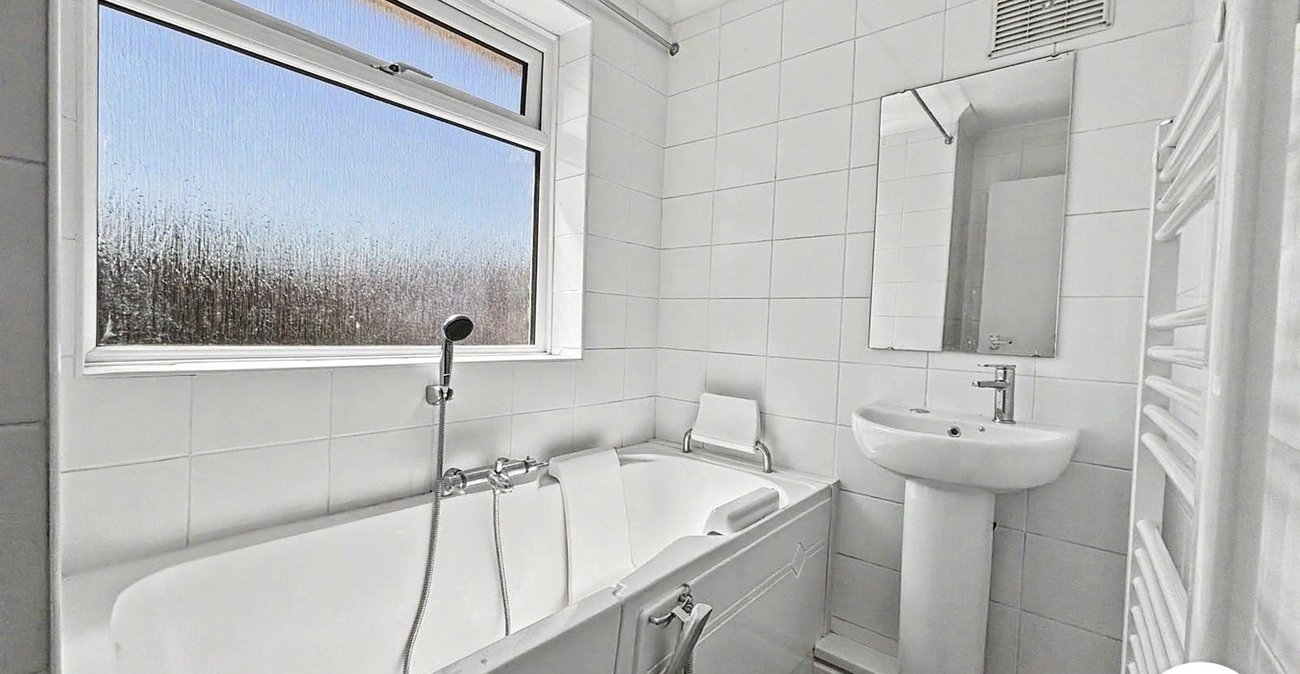 3 bedroom house to rent in Dartford | Robinson Jackson