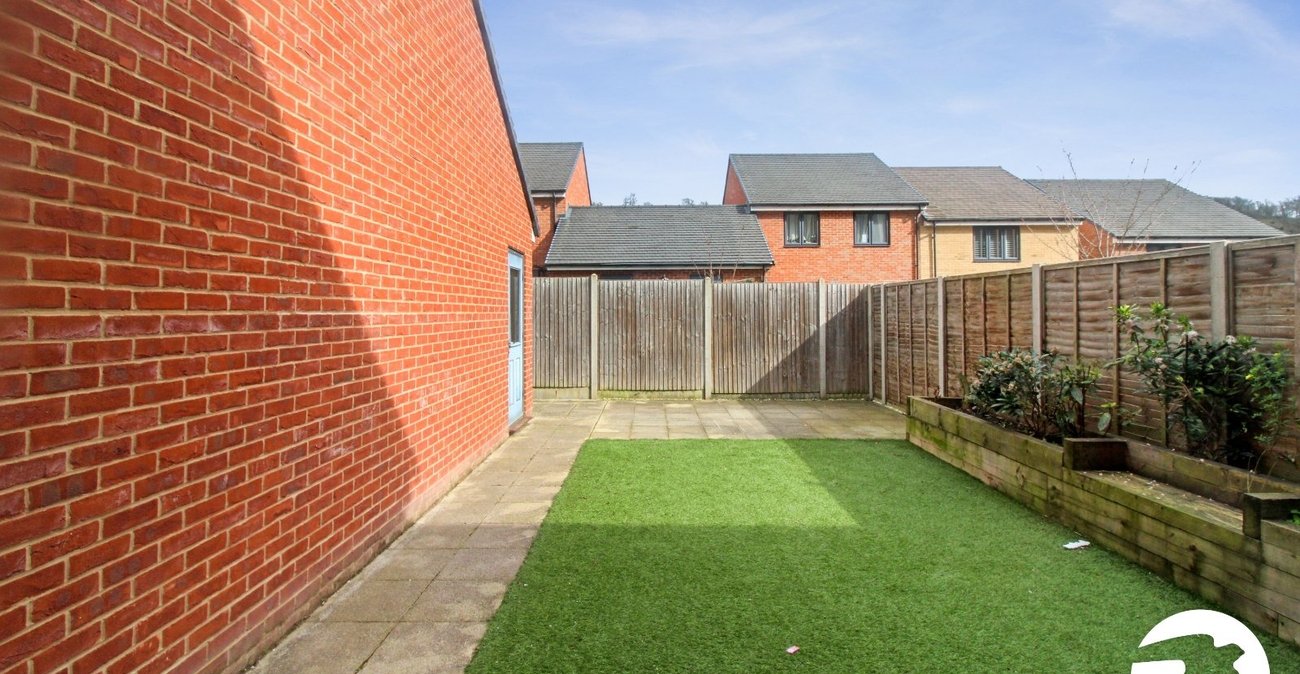 4 bedroom house to rent in Castle Hill | Robinson Michael & Jackson