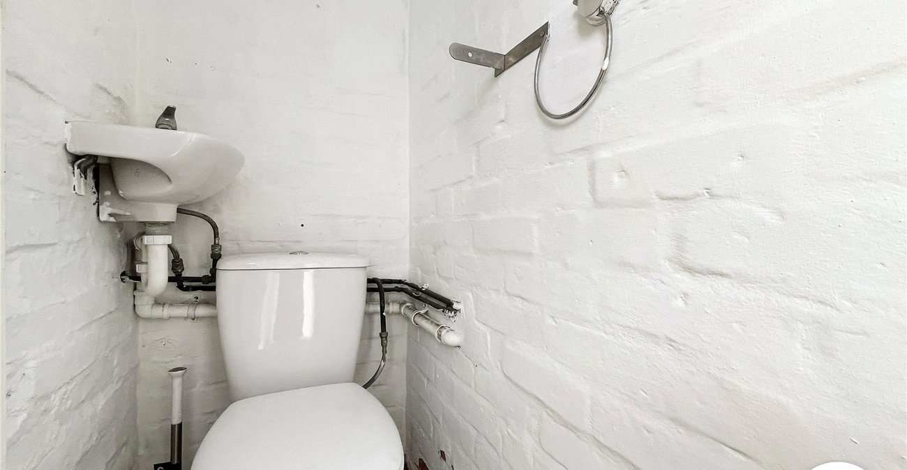 3 bedroom house to rent in Rochester | Robinson Michael & Jackson