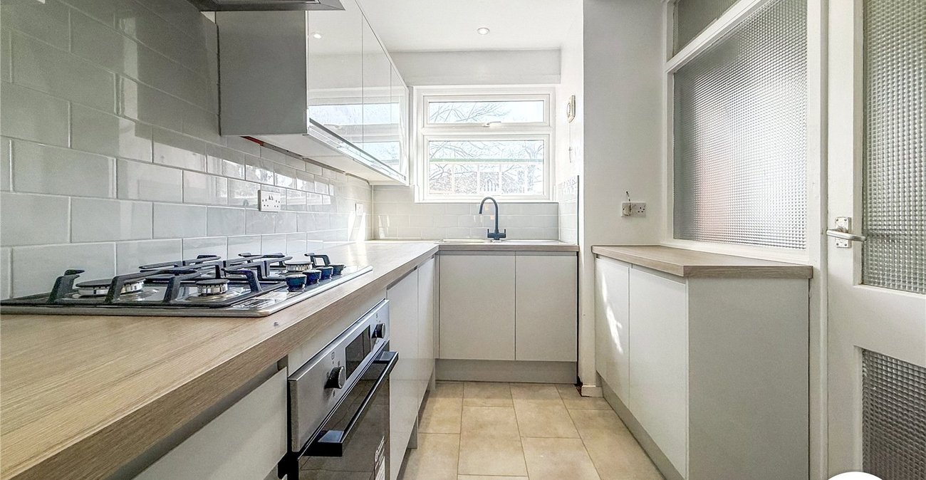 3 bedroom house to rent in Lawrie Park Avenue | Robinson Jackson