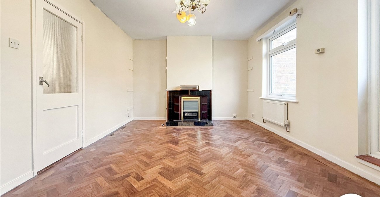 3 bedroom house to rent in Lawrie Park Avenue | Robinson Jackson