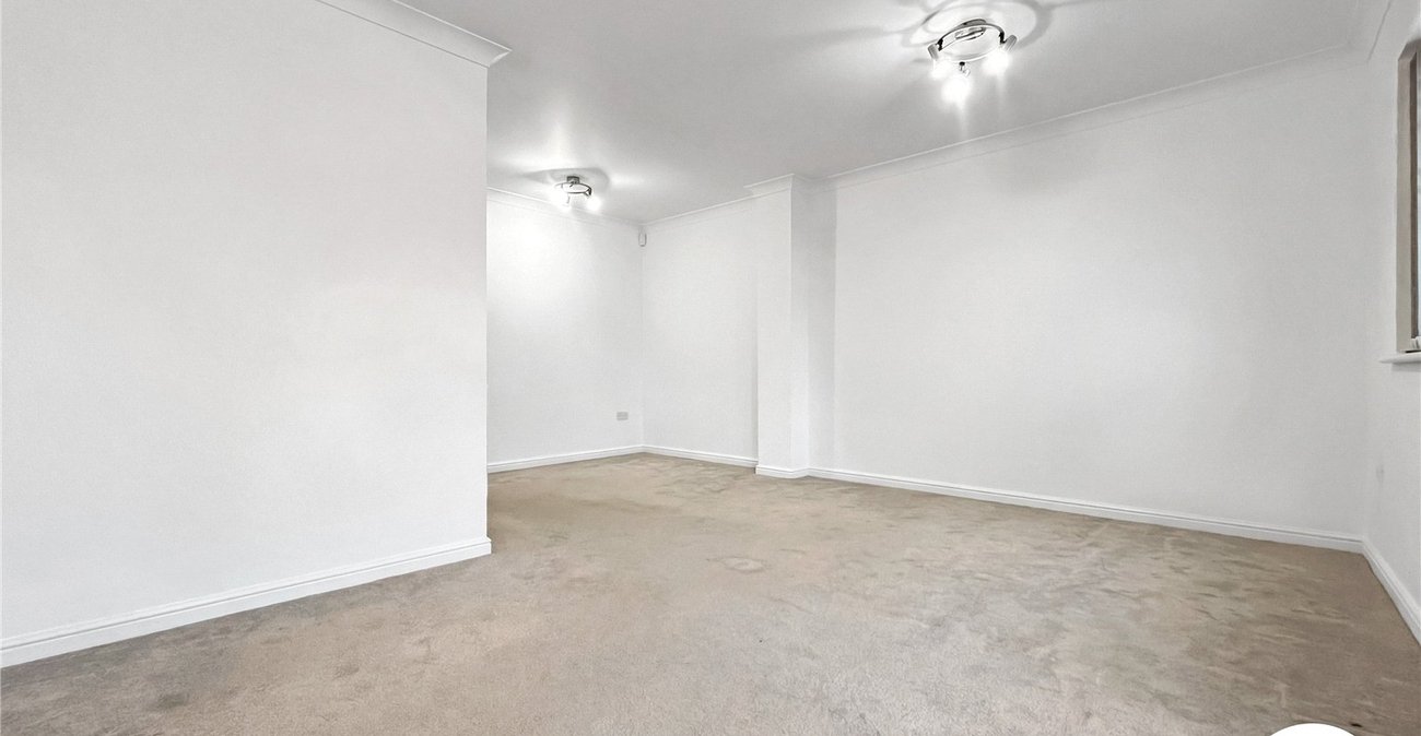 3 bedroom house to rent in Upnor | Robinson Michael & Jackson