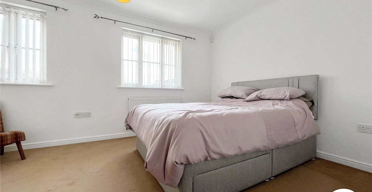 3 bedroom house to rent in Upnor | Robinson Michael & Jackson