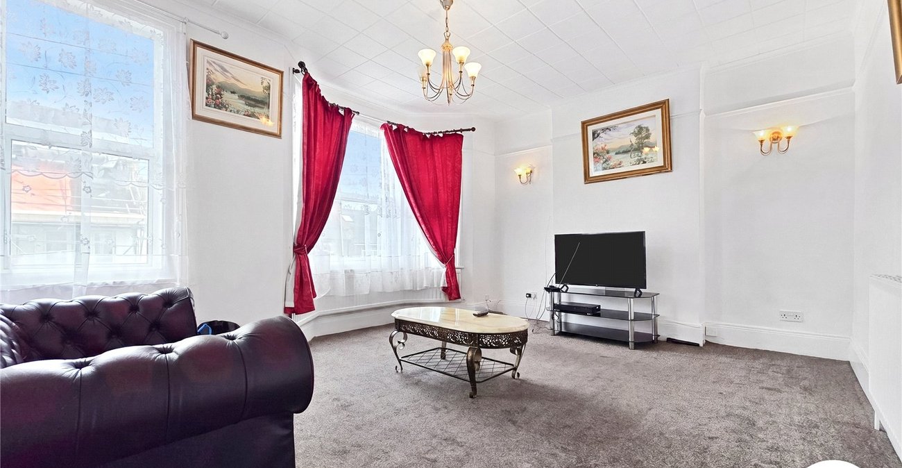 2 bedroom property to rent in London | Robinson Jackson