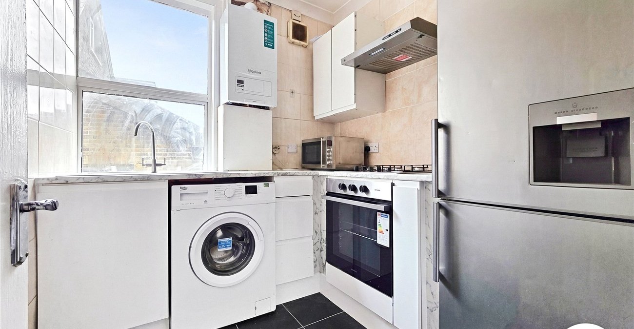 2 bedroom property to rent in London | Robinson Jackson