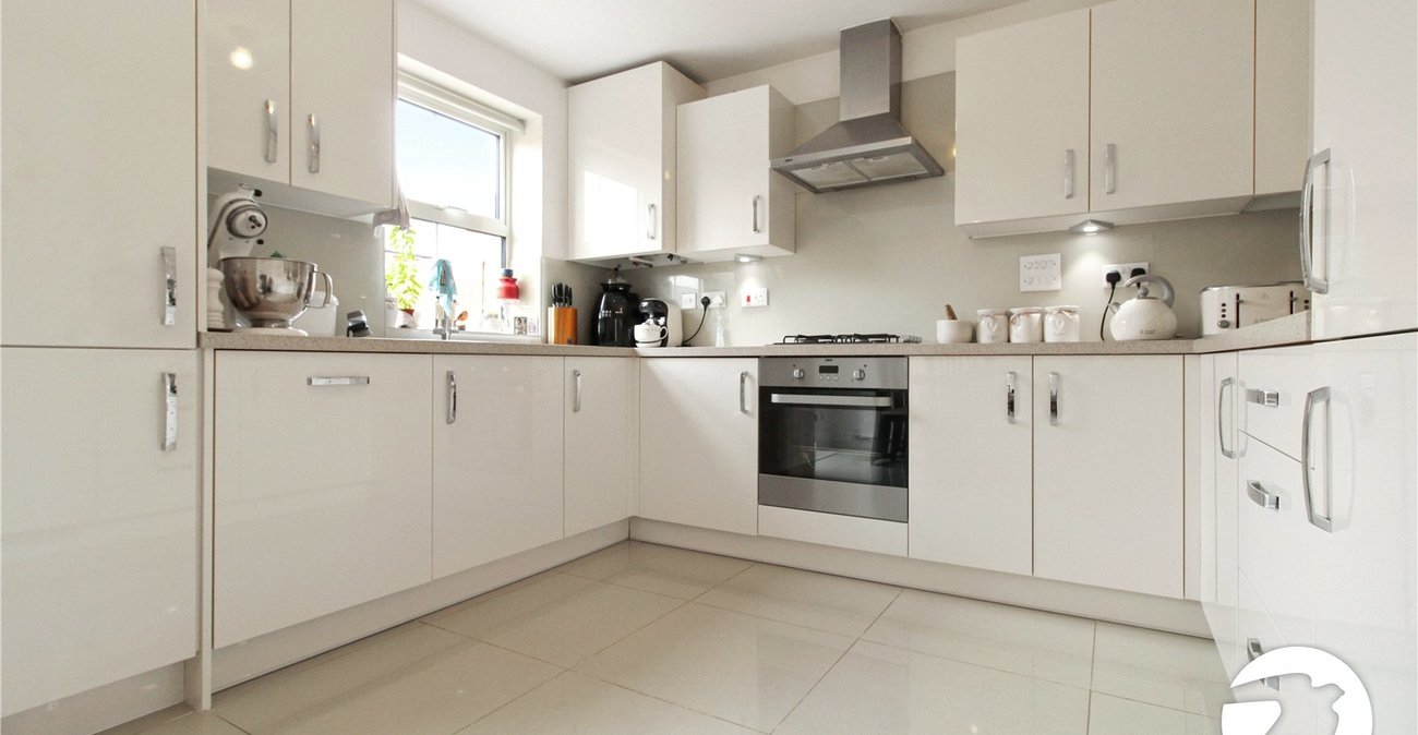 3 bedroom house to rent in Castle Hill | Robinson Michael & Jackson