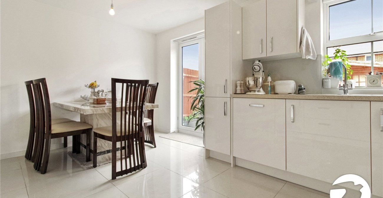 3 bedroom house to rent in Castle Hill | Robinson Michael & Jackson