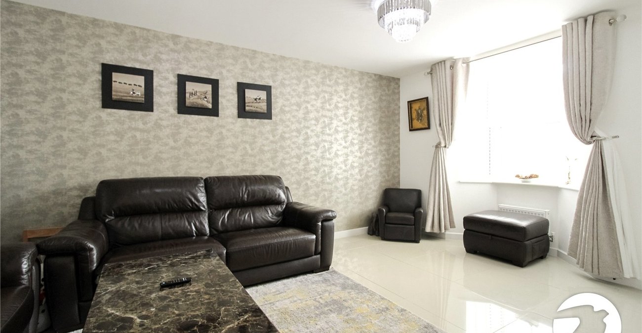 3 bedroom house to rent in Castle Hill | Robinson Michael & Jackson