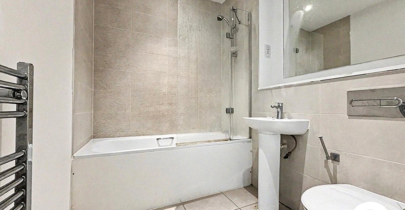 3 bedroom property to rent in Chatham | Robinson Michael & Jackson