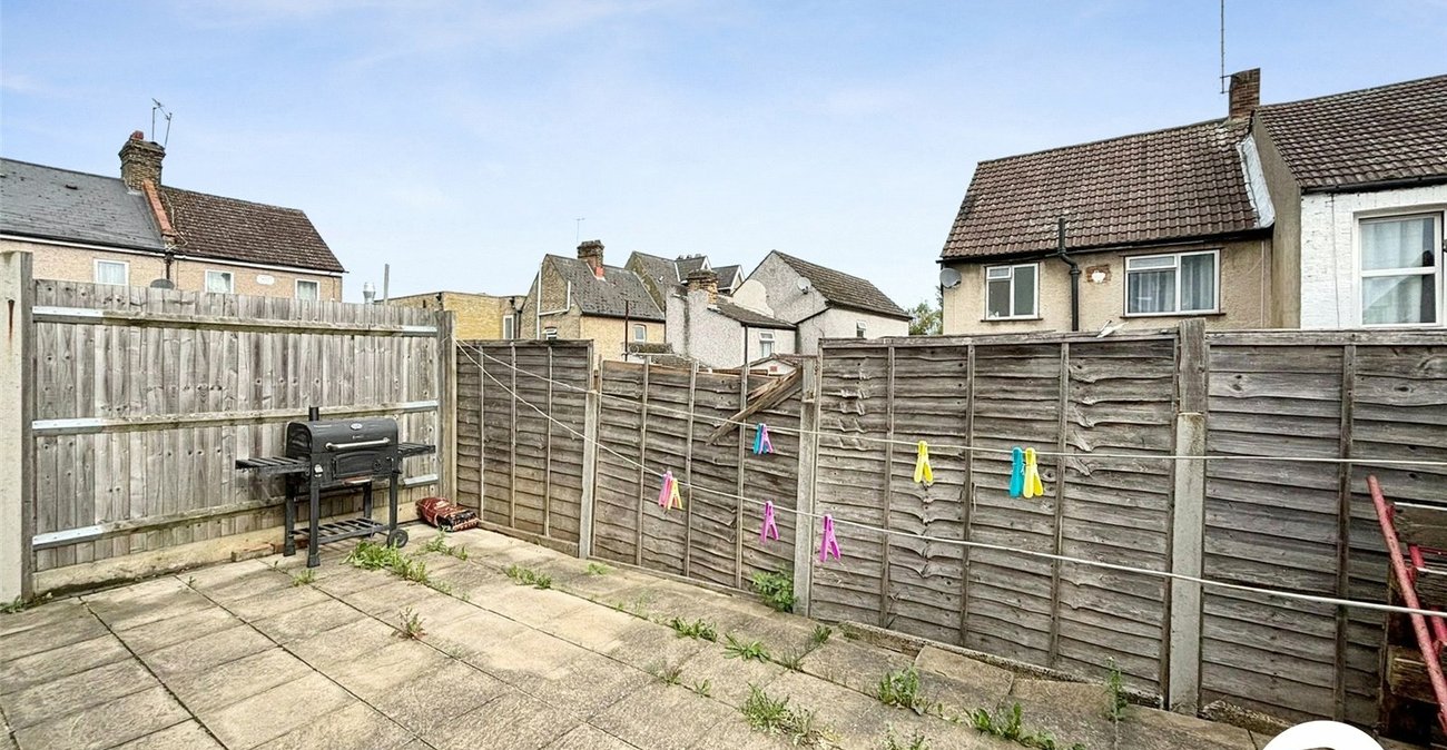 3 bedroom property to rent in Erith | Robinson Jackson