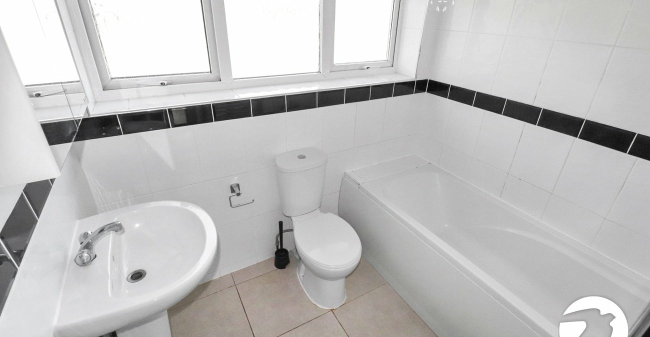 3 bedroom property to rent in London | 