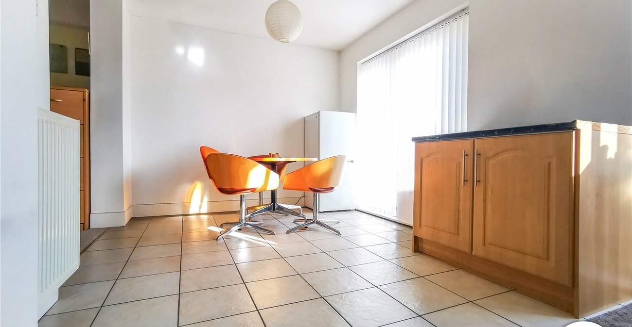 3 bedroom house to rent in London | Robinson Jackson