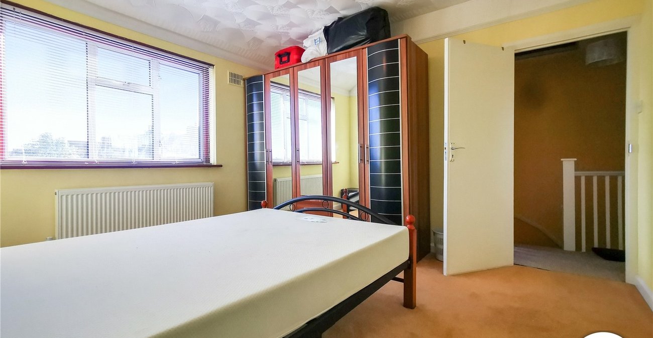 3 bedroom house to rent in London | Robinson Jackson