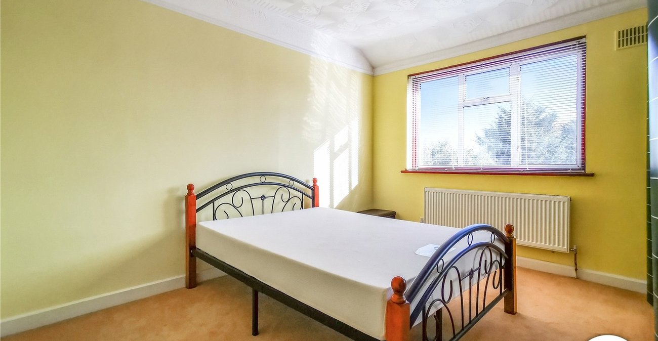 3 bedroom house to rent in London | Robinson Jackson