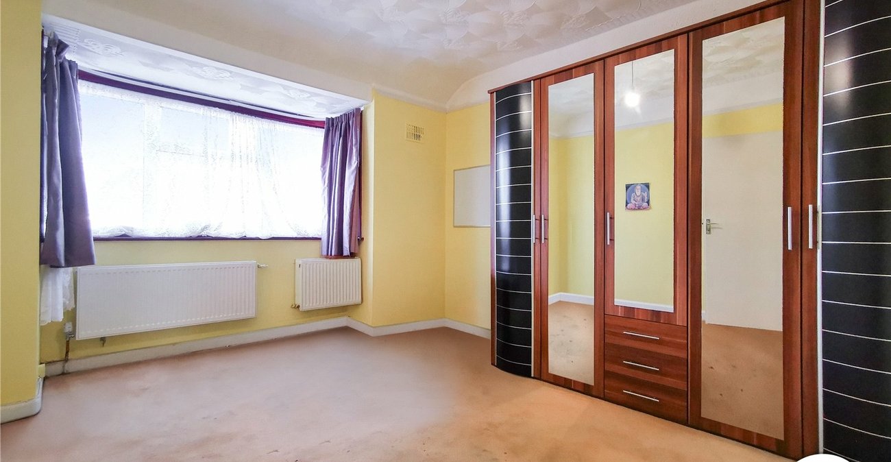 3 bedroom house to rent in London | Robinson Jackson