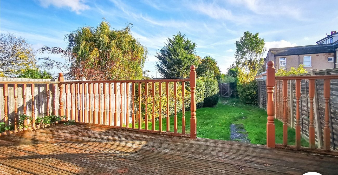 3 bedroom house to rent in London | Robinson Jackson