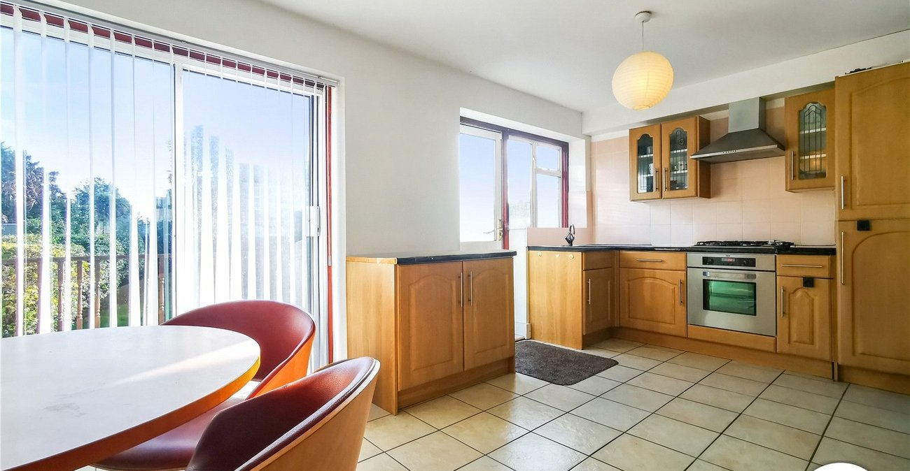 3 bedroom house to rent in London | Robinson Jackson