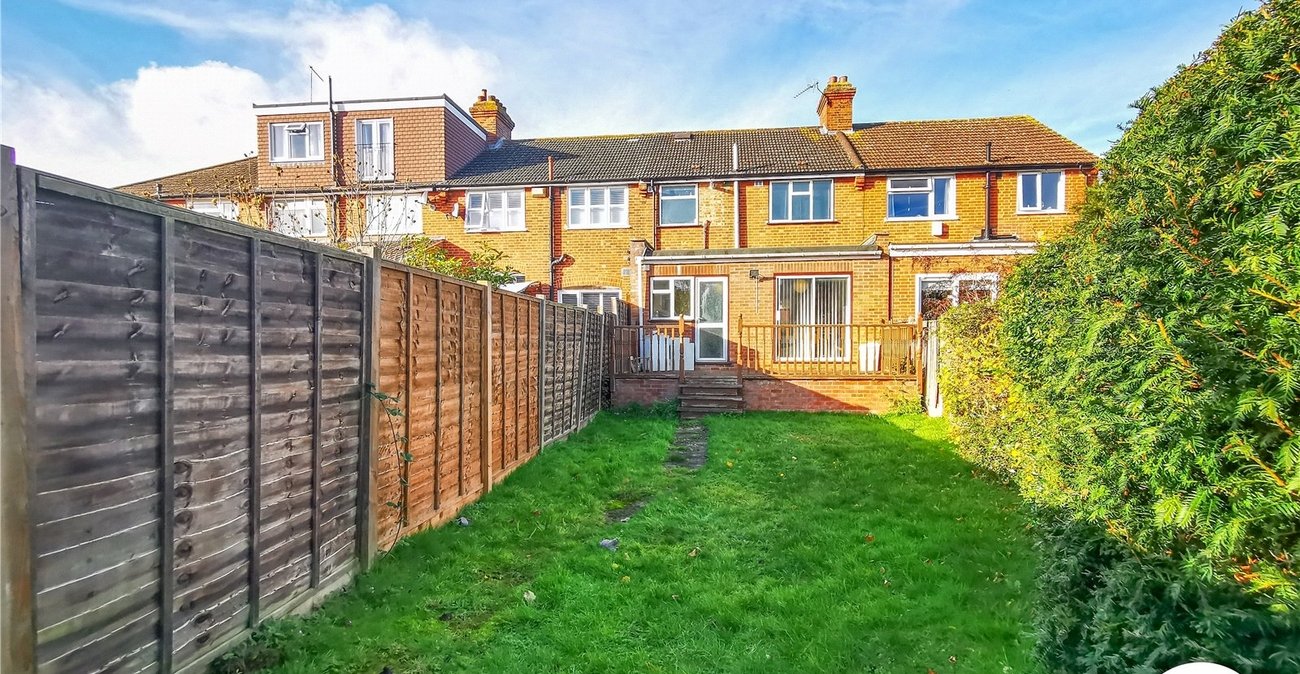 3 bedroom house to rent in London | Robinson Jackson