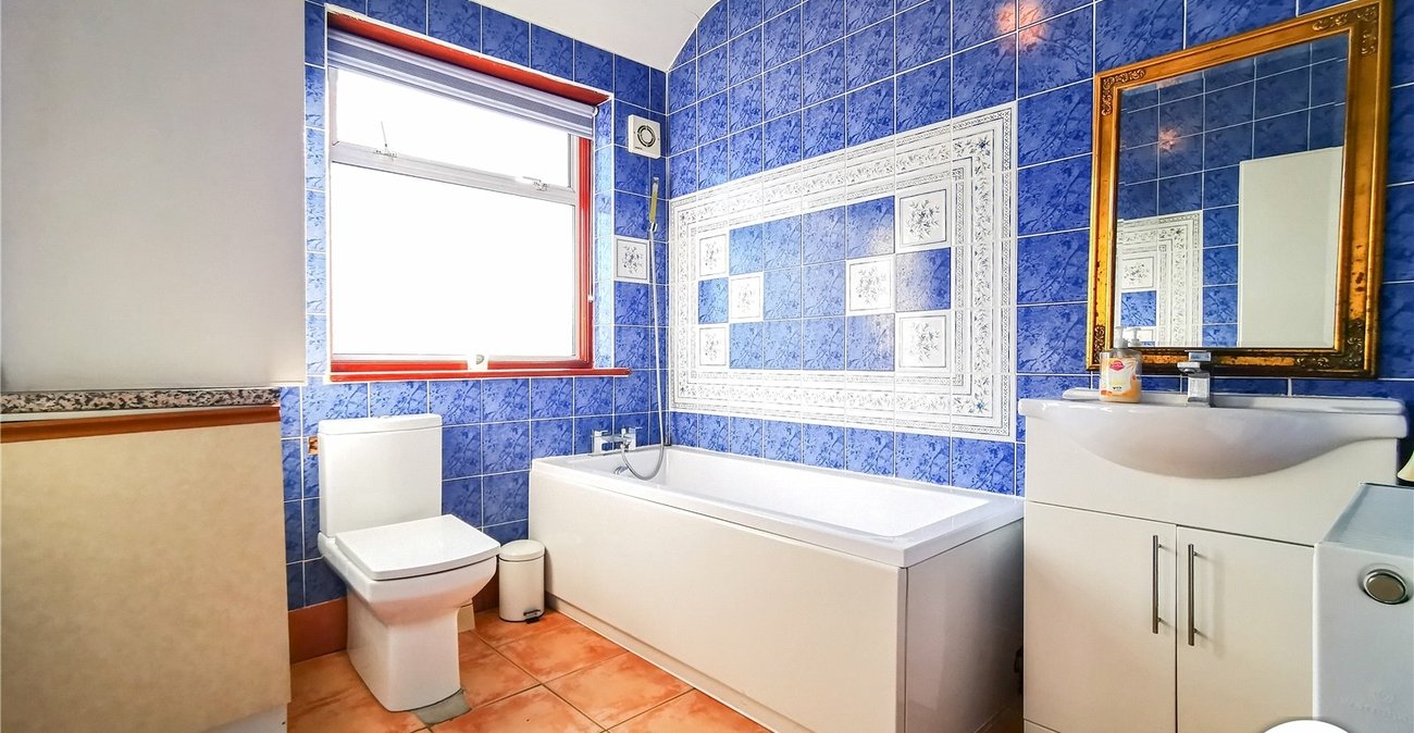 3 bedroom house to rent in London | Robinson Jackson