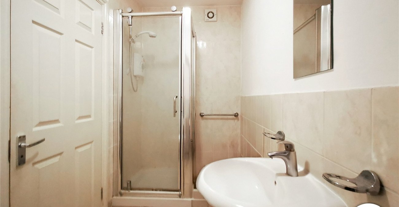 3 bedroom house to rent in London | Robinson Jackson