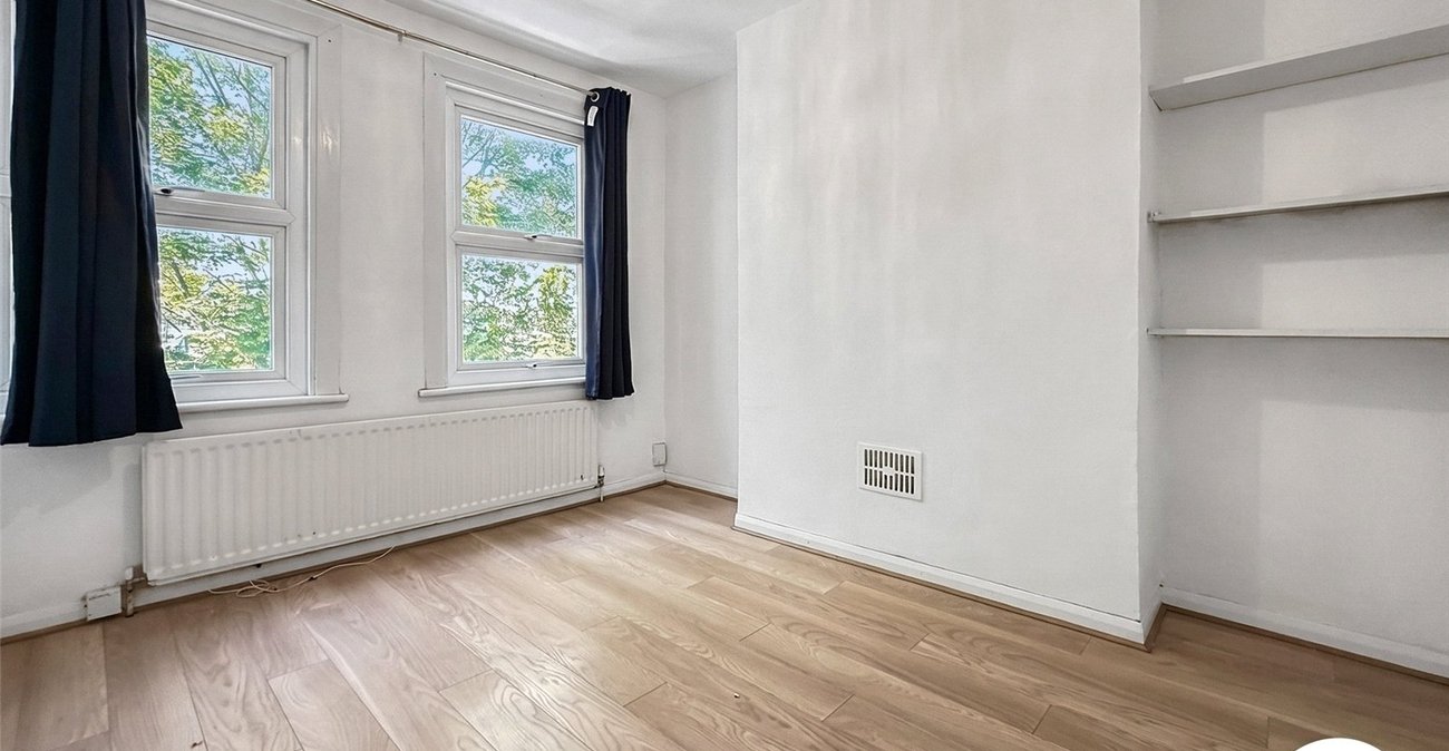 2 bedroom property to rent in London | 