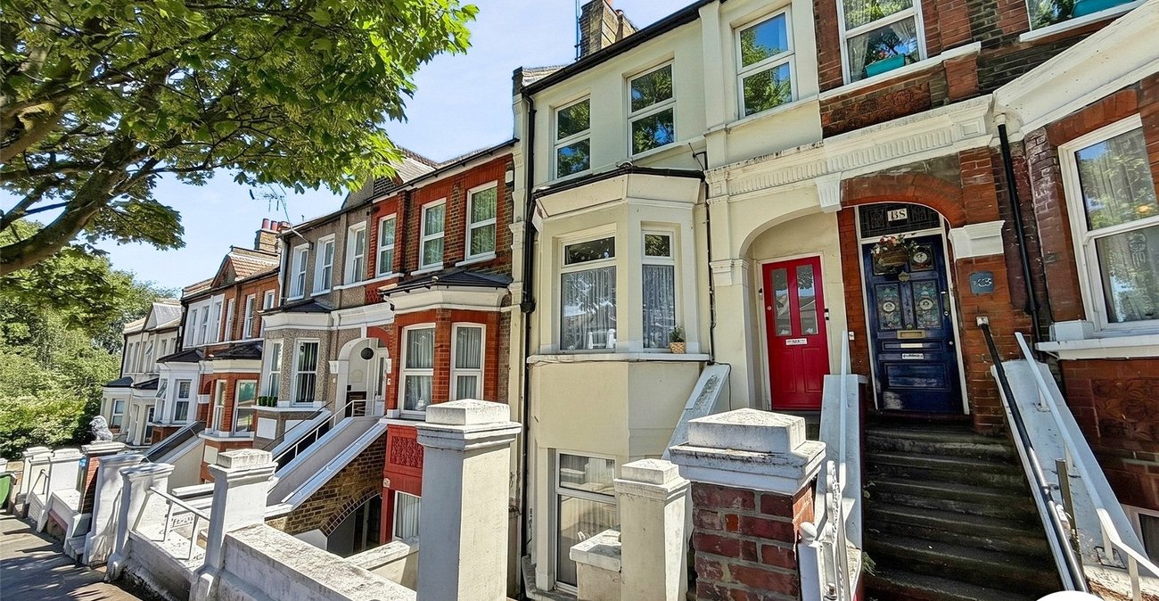 2 bedroom property to rent in London | 