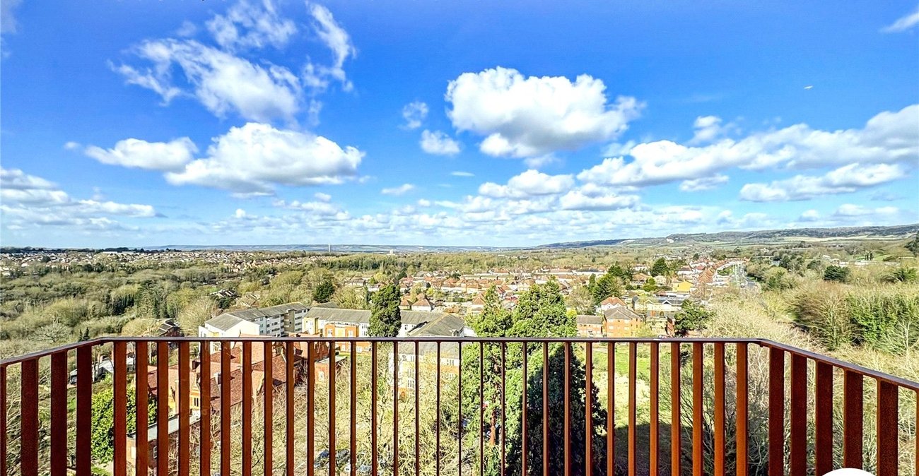 2 bedroom property to rent in Waterhouse Avenue | Robinson Michael & Jackson