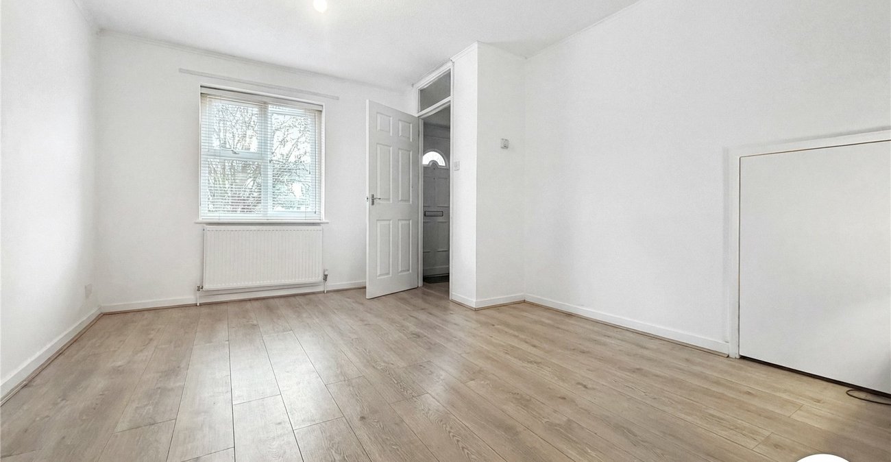 3 bedroom house to rent in London | Robinson Jackson