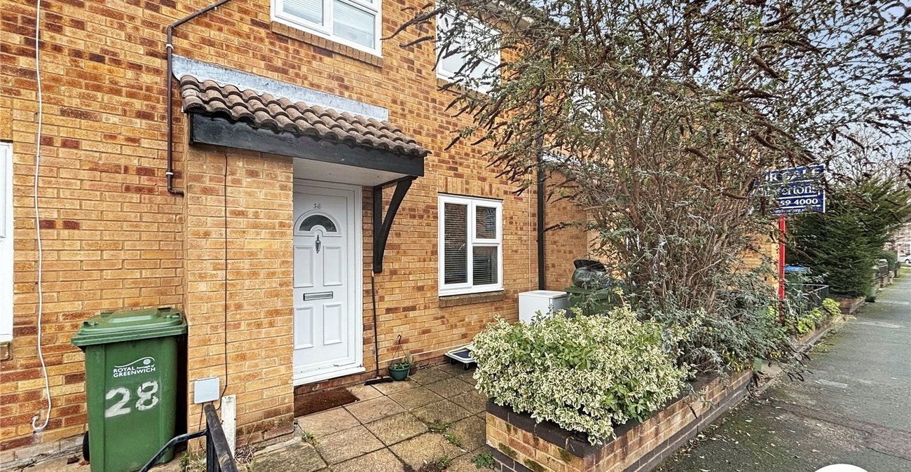 3 bedroom house to rent in London | Robinson Jackson