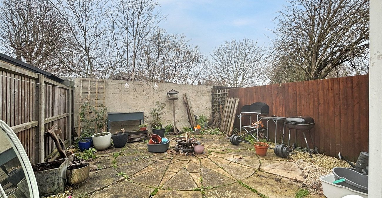 3 bedroom house to rent in London | Robinson Jackson