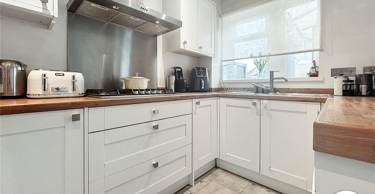 3 bedroom house to rent in London | Robinson Jackson