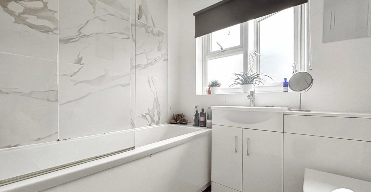 3 bedroom house to rent in London | Robinson Jackson